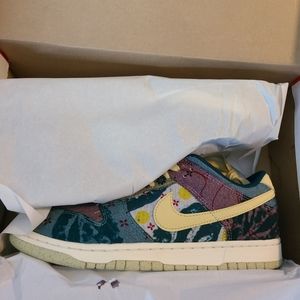 Nike Dunk Low sold on GOAT